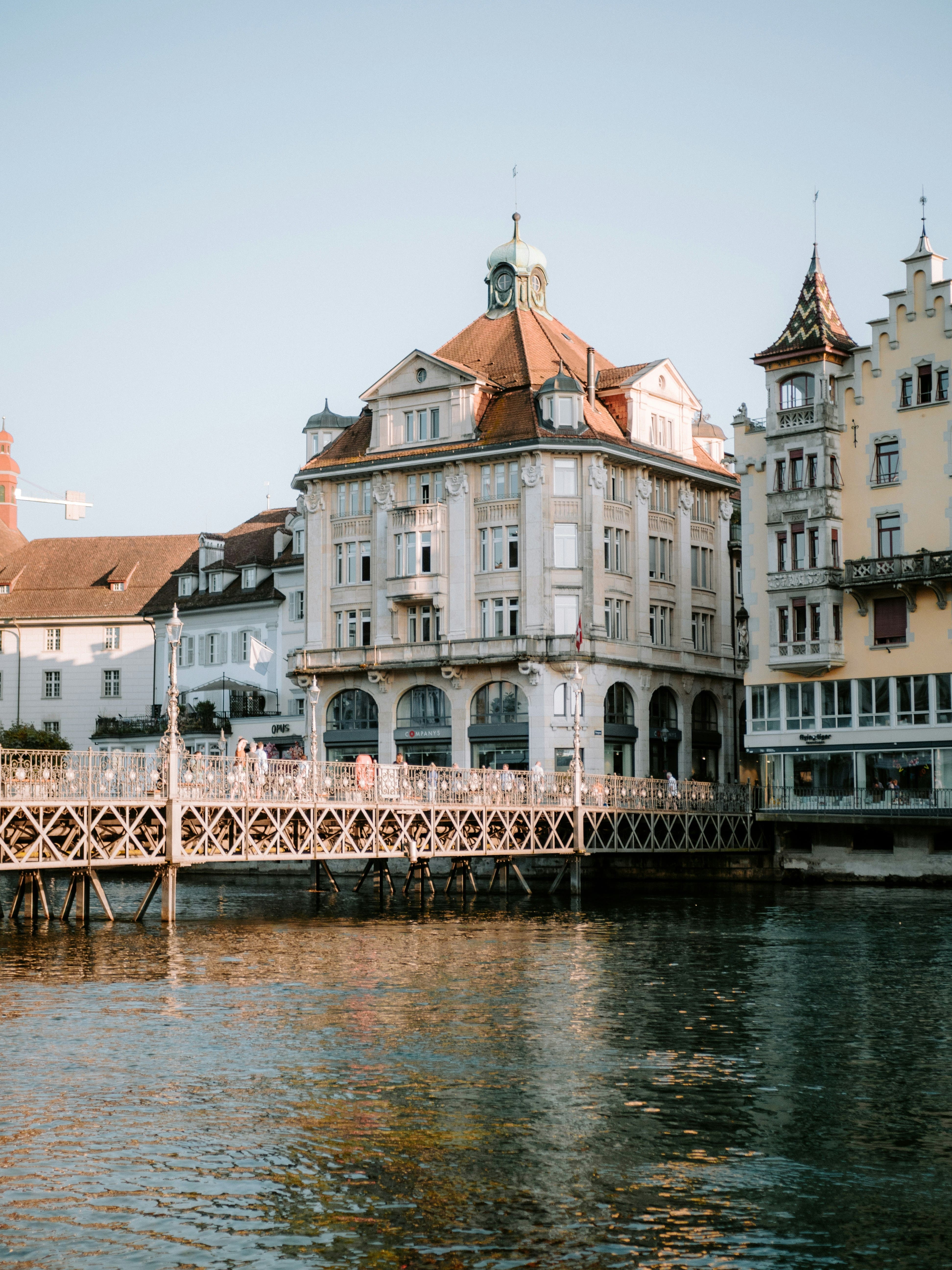Lucerne Private Walking Tour with a castle visit!